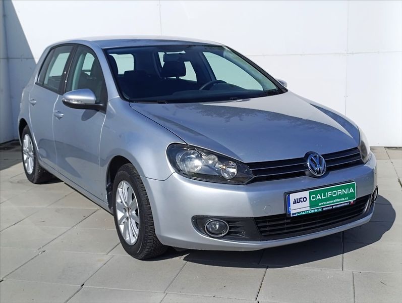 Volkswagen Golf 1,6 TDi Klimatizace Tempomat - fotka 4 z 27