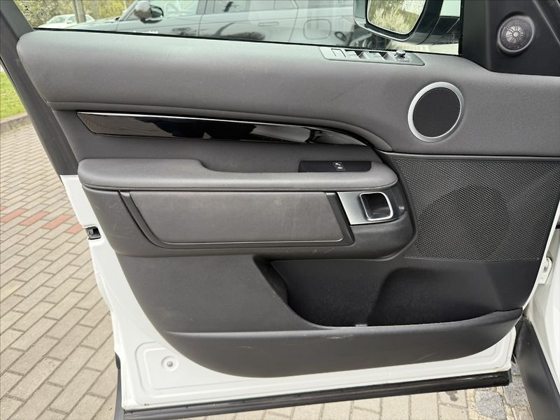 Land Rover Discovery 3,0 TDV6 SE - fotka 11 z 27