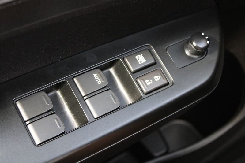 Suzuki Swift 1,2 i  ČR,1.MAJ,AUTOMAT,69TKM - fotka 17 z 23
