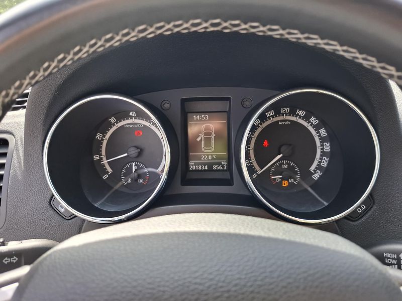 Škoda Yeti (2015) EDITION 1.2TSi 81kW,tažné,xen - fotka 11 z 18