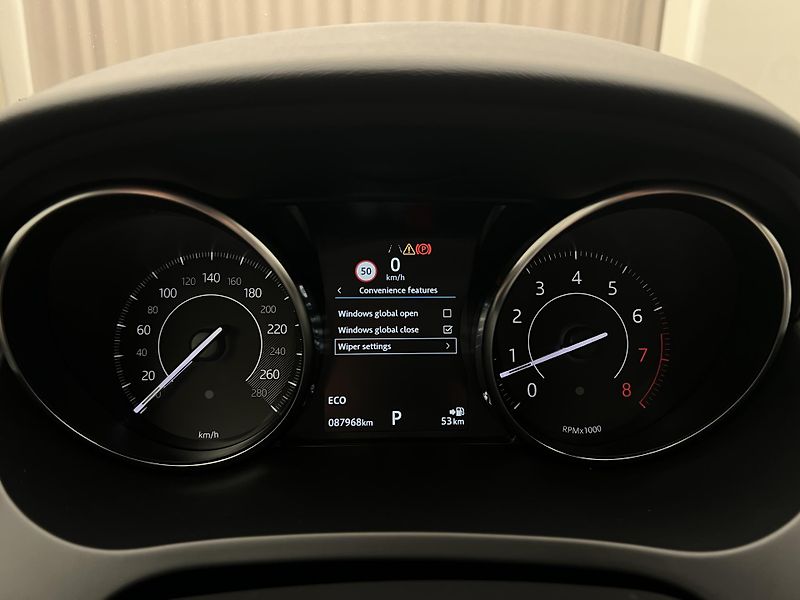 Jaguar E-Pace P250 AWD AUT - fotka 40 z 44