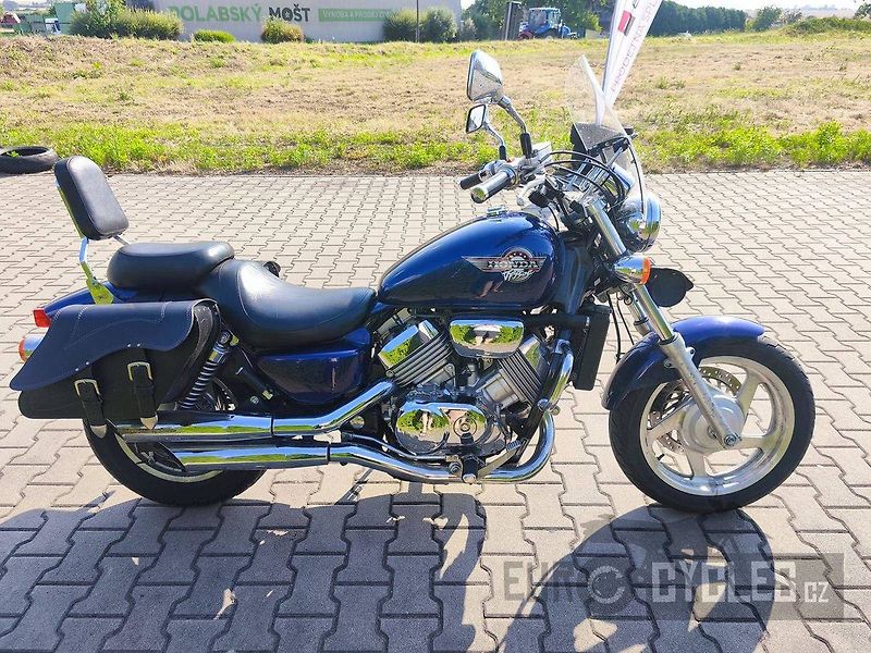 Honda VF 750 C Magna (1996) - fotka 1 z 11