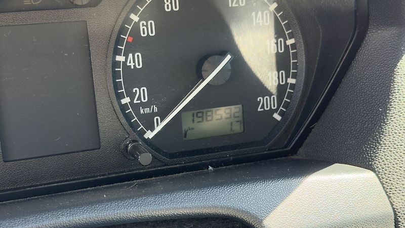Škoda Fabia 1.2i 12V ČR 1. maj - fotka 16 z 25
