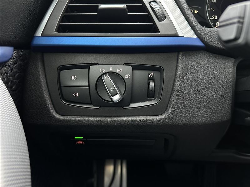 BMW Řada 3 330d GT M-Paket xDrive - fotka 17 z 33