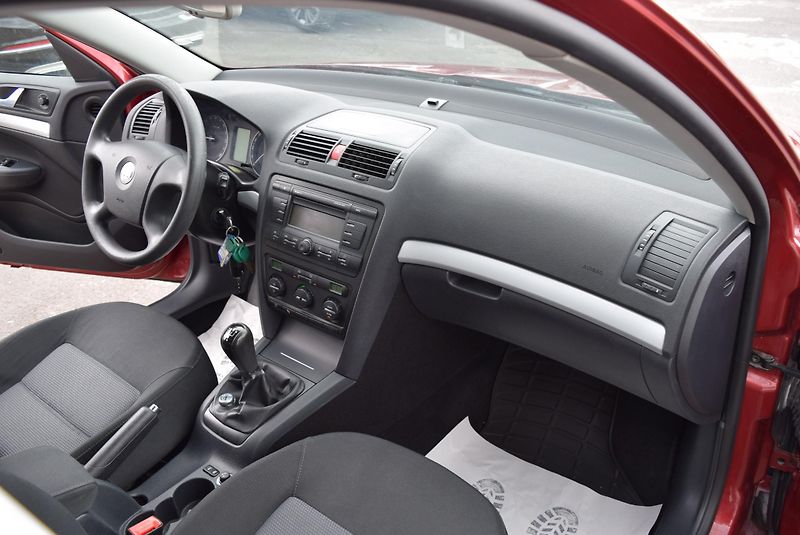 Škoda Octavia (2006) 1.9TDI 77kw ALU PARKTRONIC  - fotka 31 z 49
