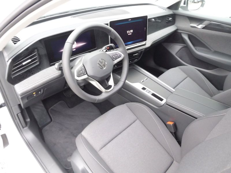 Volkswagen Passat (2026) 1,5 TSI 150kW eHybrid - fotka 6 z 28