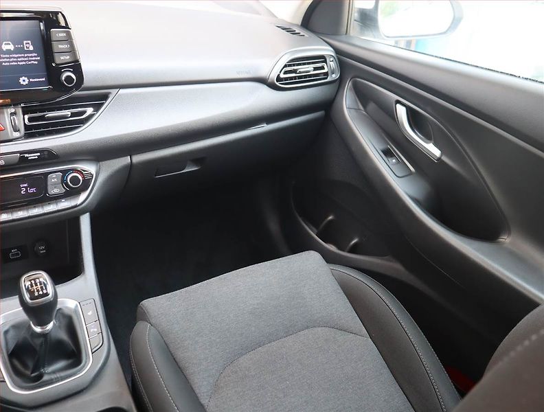Hyundai i30 (2022) Family 1.5 T-GDI MHEV - fotka 8 z 16