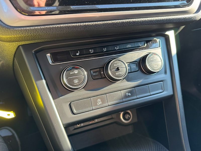 Volkswagen Touran (2016) 1,6 TDI 85 KW STK NAVI TAŽNÉ - fotka 27 z 50