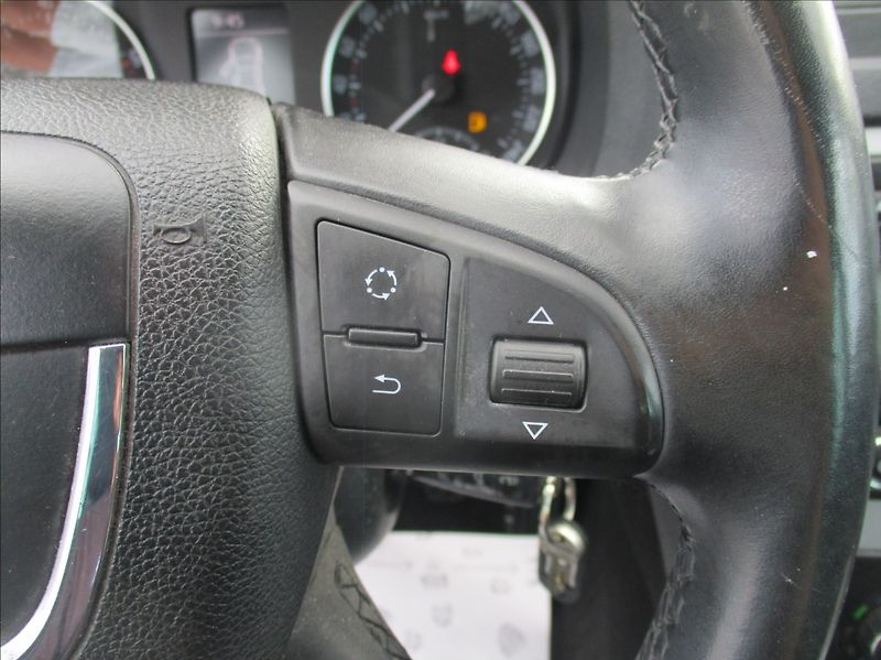 Škoda Octavia 1,4 TSI, klima,xenon,servis, - fotka 20 z 36