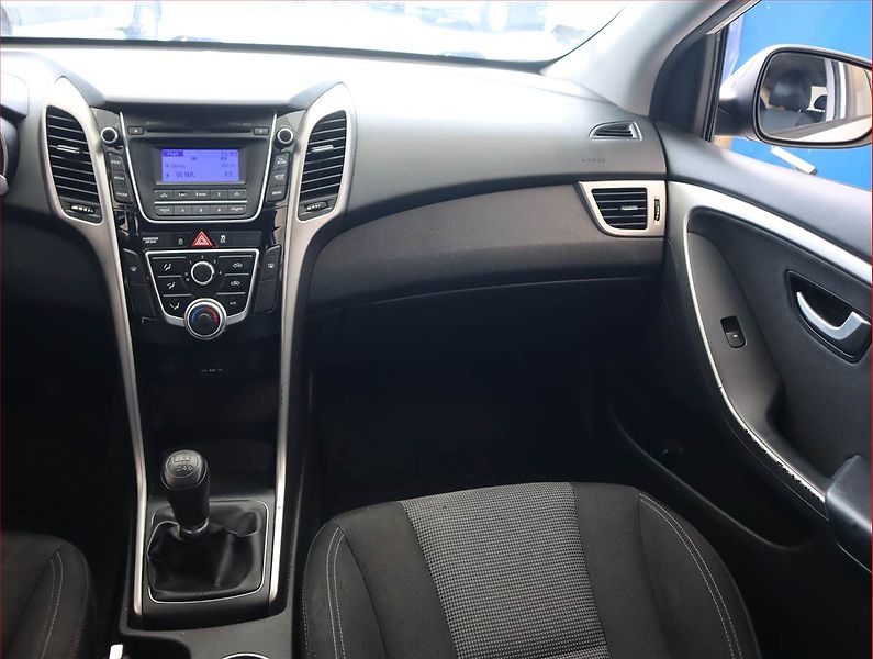 Hyundai i30 (2013) 1.6 CRDi, Serv.kniha - fotka 8 z 15