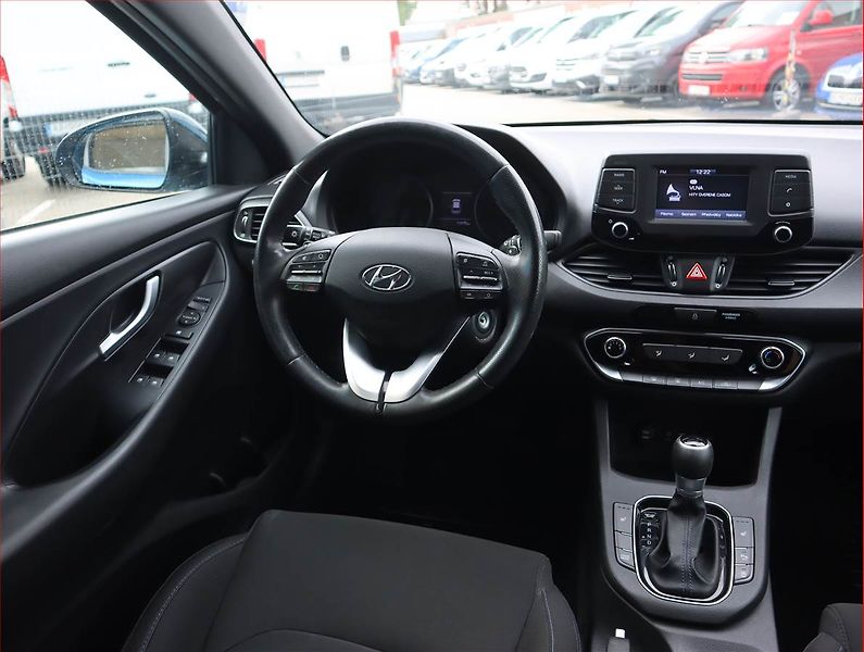 Hyundai i30 (2018) 1.4 T-GDI, Automat, Serv.kniha - fotka 7 z 20