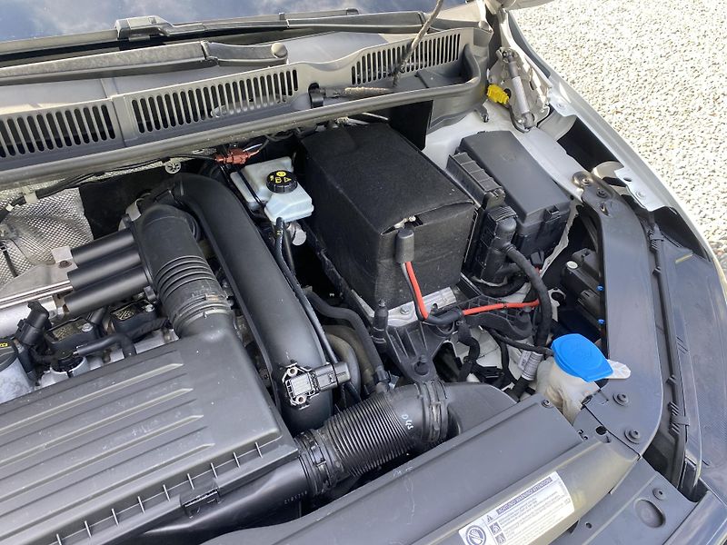 Volkswagen Touran 1.4TSI 110kW-1xMAJ-7MÍST-NAVI - fotka 43 z 44