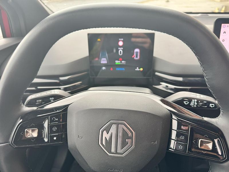 MG MG4 (2023) EV Elegance 64 kW - fotka 9 z 18