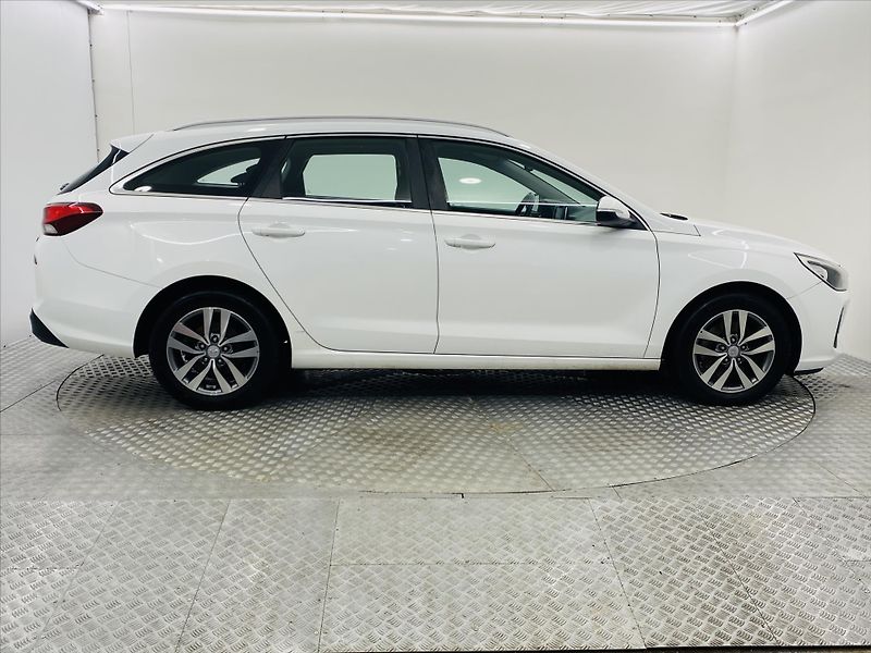 Hyundai i30 1,6 CRDi 81kW Style - fotka 22 z 23