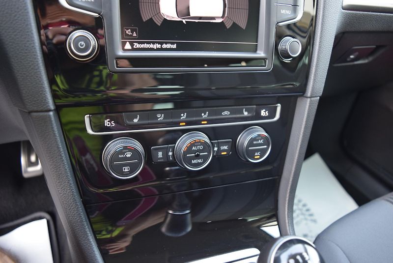 Volkswagen Golf (2016) 1.4TSI 92kw CLBMT WEBAS TAŽNÉ - fotka 25 z 50