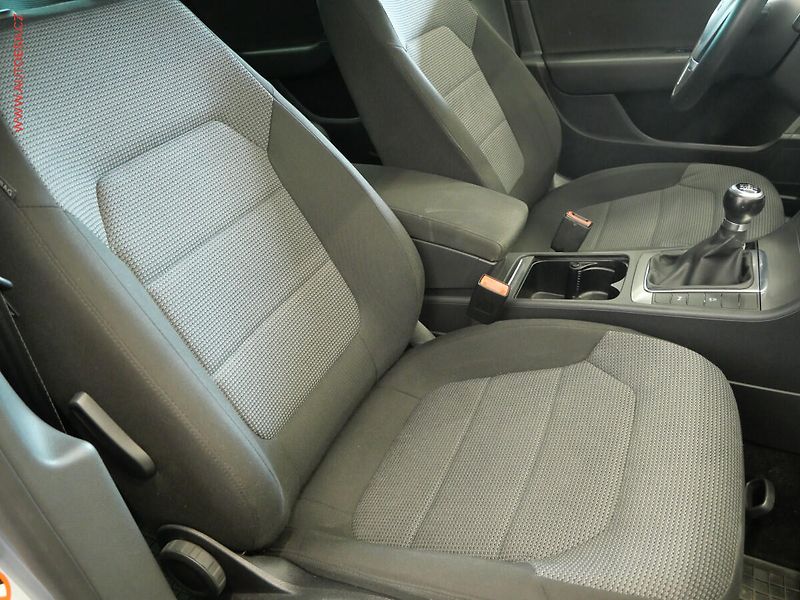 Volkswagen Passat (2012) 2.0 TDI, ČR, servis.kniha - fotka 11 z 20