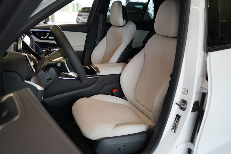 Mercedes-Benz GLC 220d 4M AMG, Nezávislé, Tažné - fotka 17 z 50