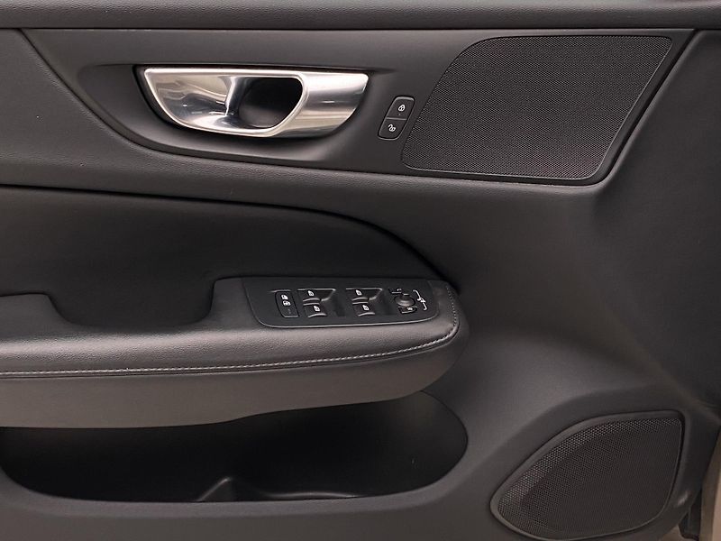 Volvo V60 B4 CORE AUT CZ - fotka 28 z 58