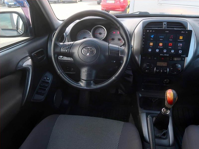 Toyota RAV4 (2004) 2.0 D-4D , 4X4, Tempomat - fotka 7 z 13