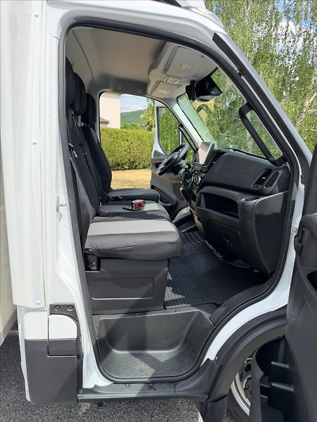 Iveco Daily 3,0 35S18HA8 SKŘÍŇ  ČELO  35s1 - fotka 34 z 39