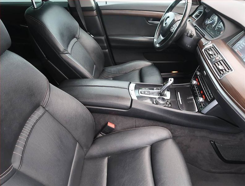 BMW Řada 5 (2013) 530d xDrive GT, 4X4, Automat - fotka 9 z 14