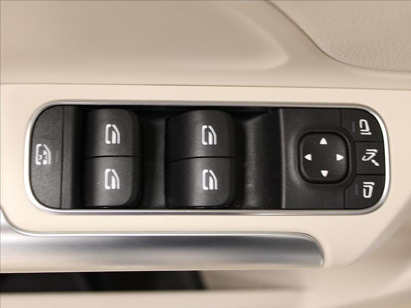 Mercedes-Benz Třídy B 2,0 220 140KW 1.maj, CZ, zánov - fotka 16 z 33