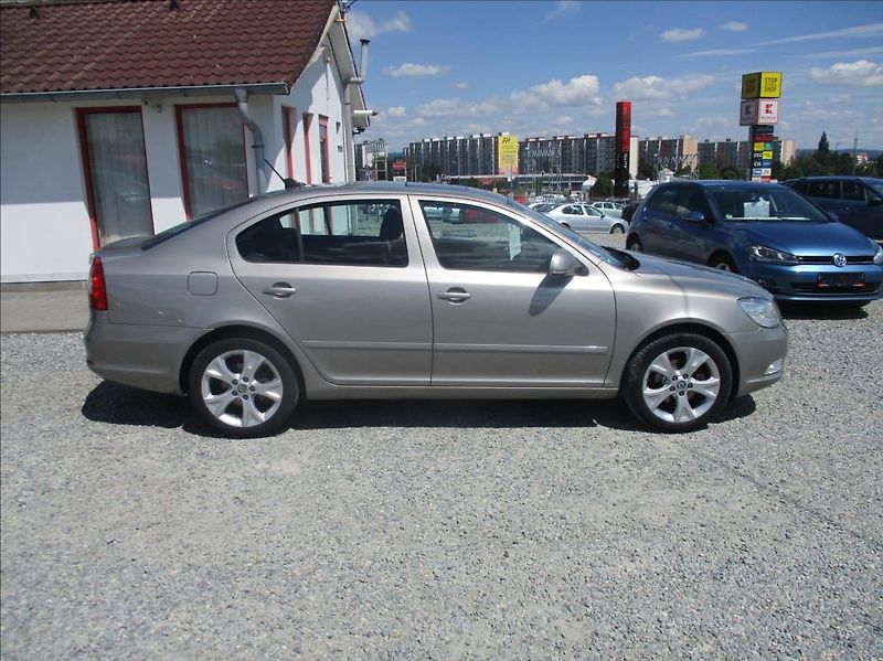 Škoda Octavia 1,4 TSI, Elegance, servis, - fotka 5 z 28