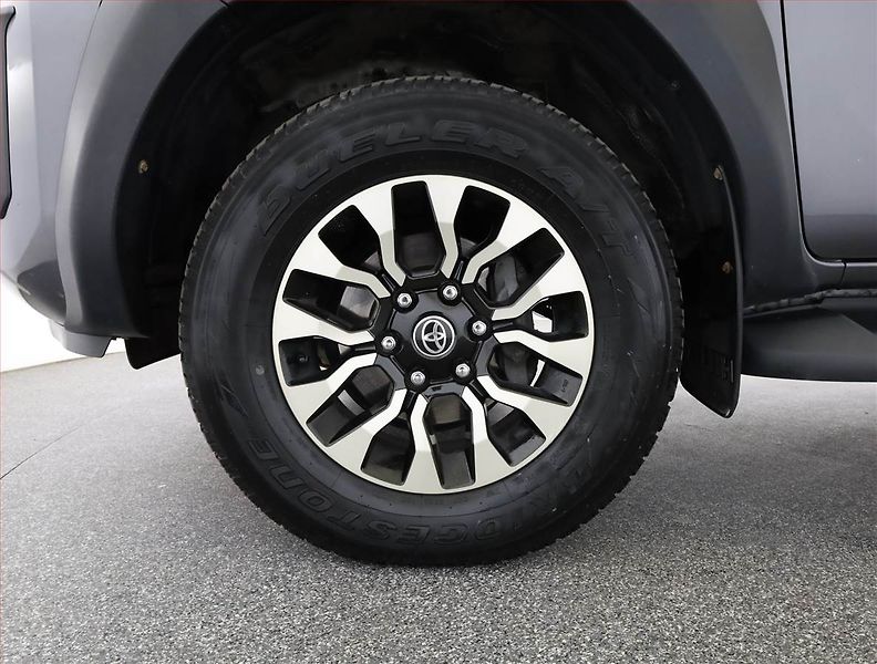 Toyota Hilux (2023) 2.8 D-4D - fotka 19 z 19