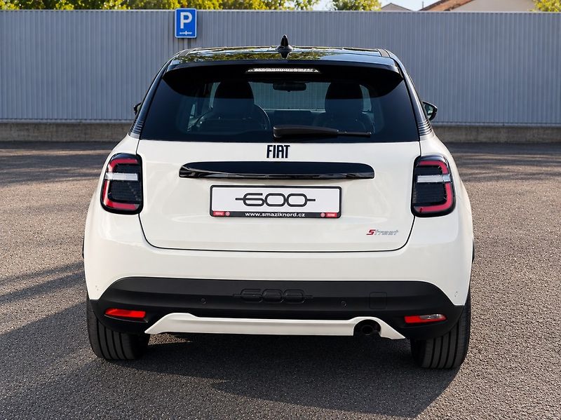 Fiat 600 (2026) 1,2 T (100k) STREET 6MT - fotka 9 z 33