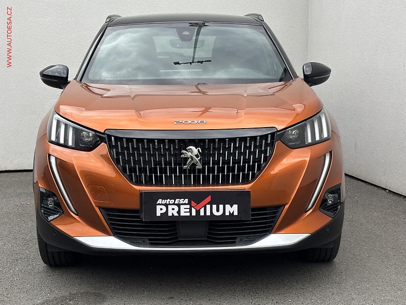 Peugeot 2008 (2020) 1.2 PT, GT Line, LED, navi - fotka 2 z 20