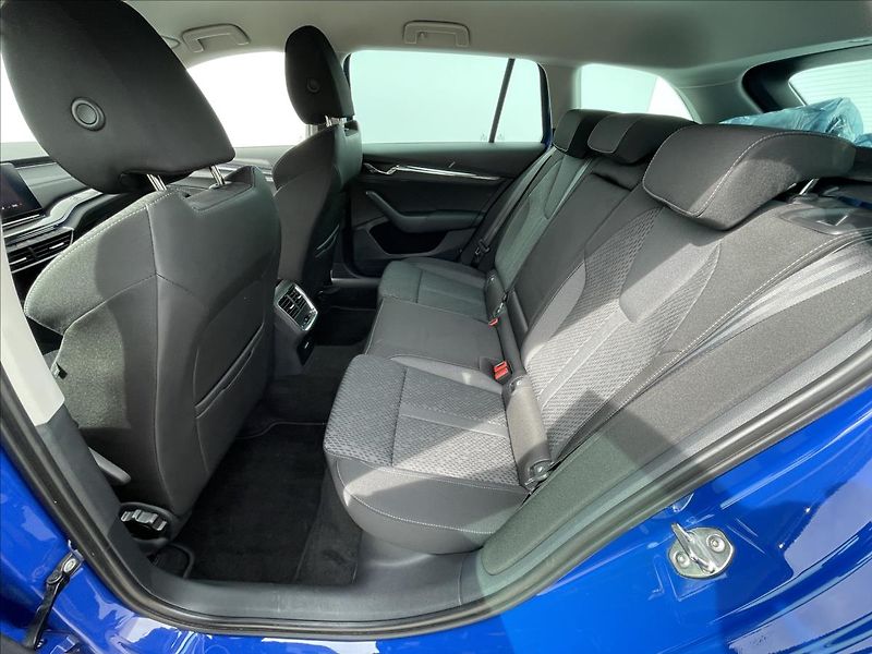 Škoda Octavia 2,0 TDI DSG Style Plus TAŽNÉ - fotka 16 z 22
