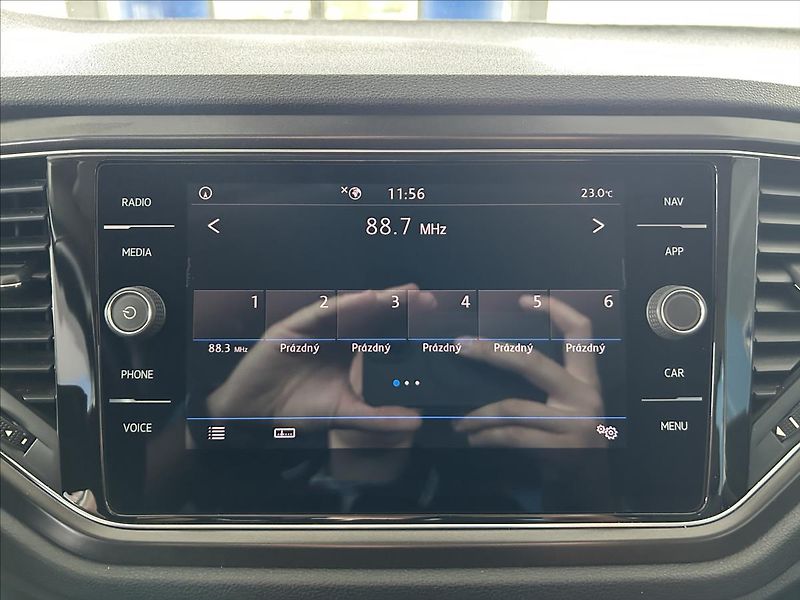Volkswagen T-Roc 1,5   TSI 110kW,STYLE,TAŽNÉ - fotka 13 z 28