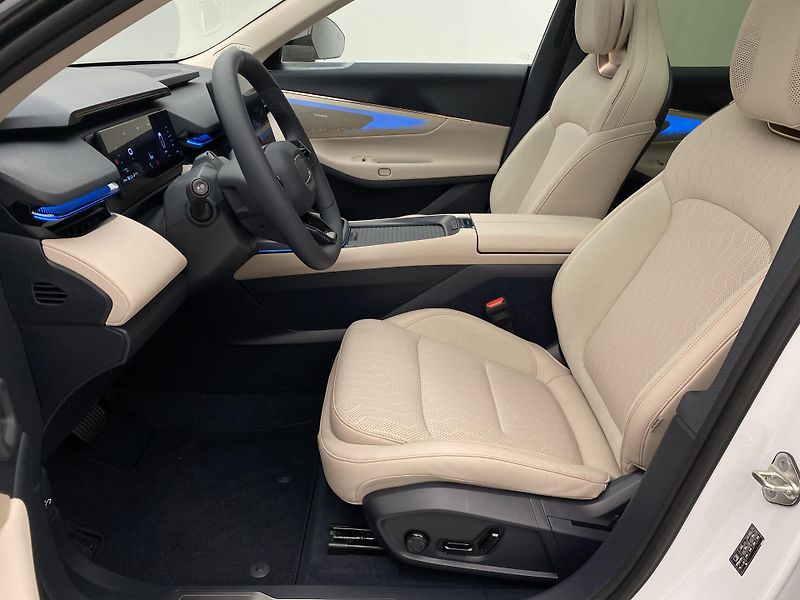 Lynk & Co 08 (2026) MORE PHEV - fotka 3 z 108