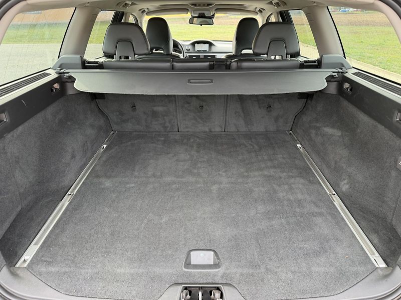 Volvo V70 2.0 D4 POLESTAR NAVI ROZVODY - fotka 33 z 46