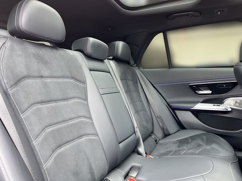 Mercedes-Benz Třídy E E-Třída 220 d 4MATIC kombi - fotka 15 z 18