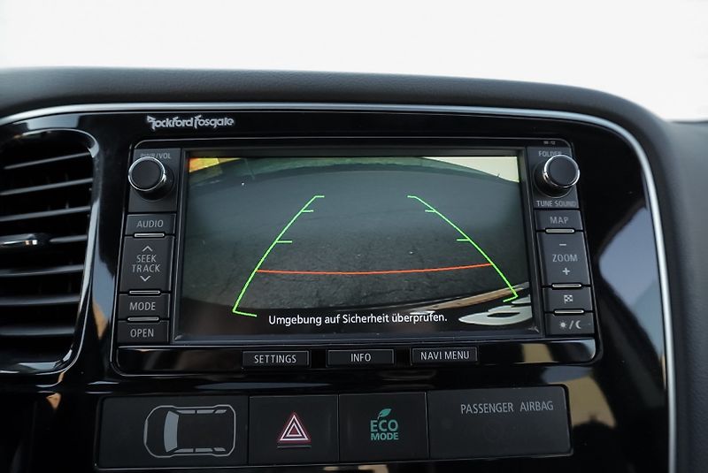 Mitsubishi Outlander 2.0 PHEV 4x4 - fotka 20 z 34