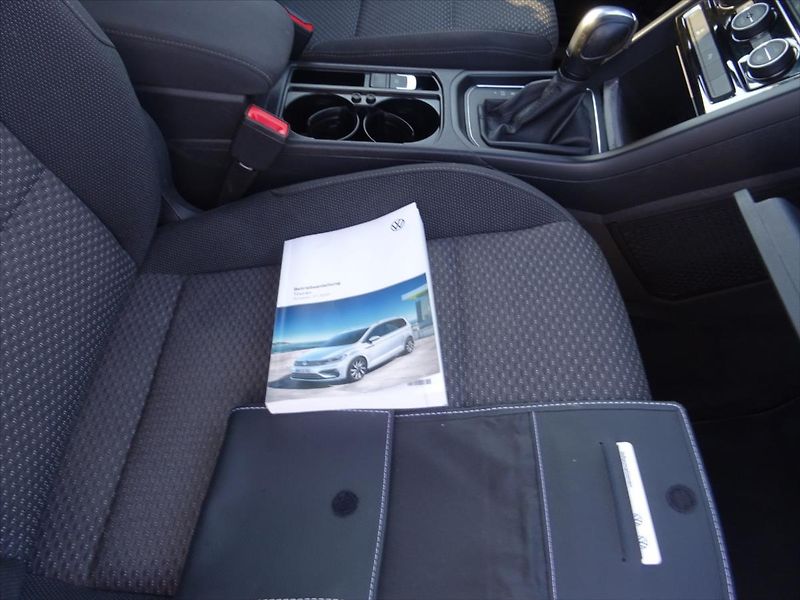 Volkswagen Touran 2,0 TDi 110 kW DSG - fotka 11 z 34