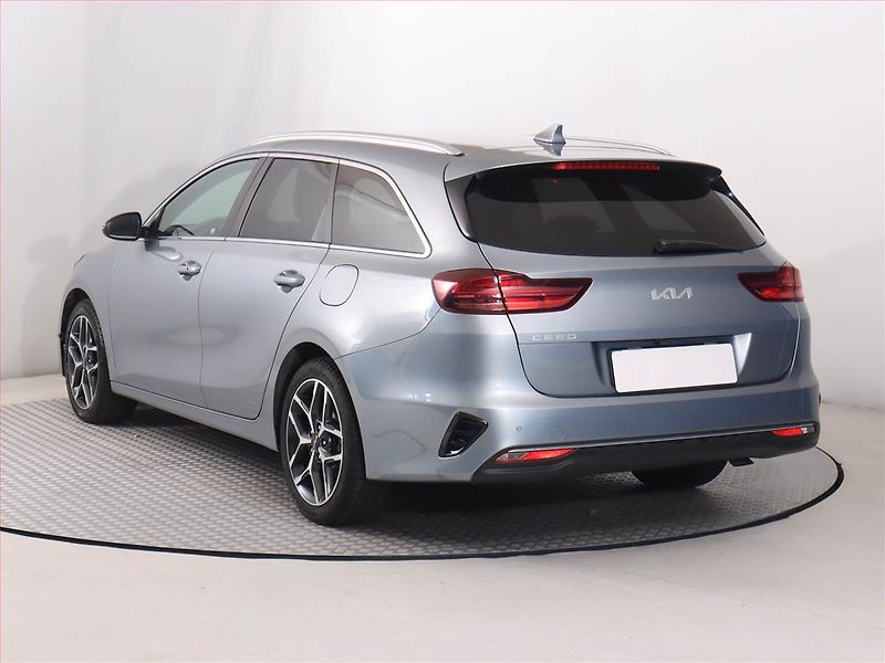 Kia Ceed (2021) 1.5 T-GDI, Automat, Serv.kniha - fotka 4 z 19