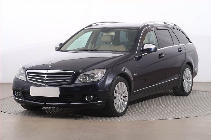 Mercedes-Benz Třídy C (2008) C 320 CDI 4MATIC, 4X4 - fotka 2 z 19