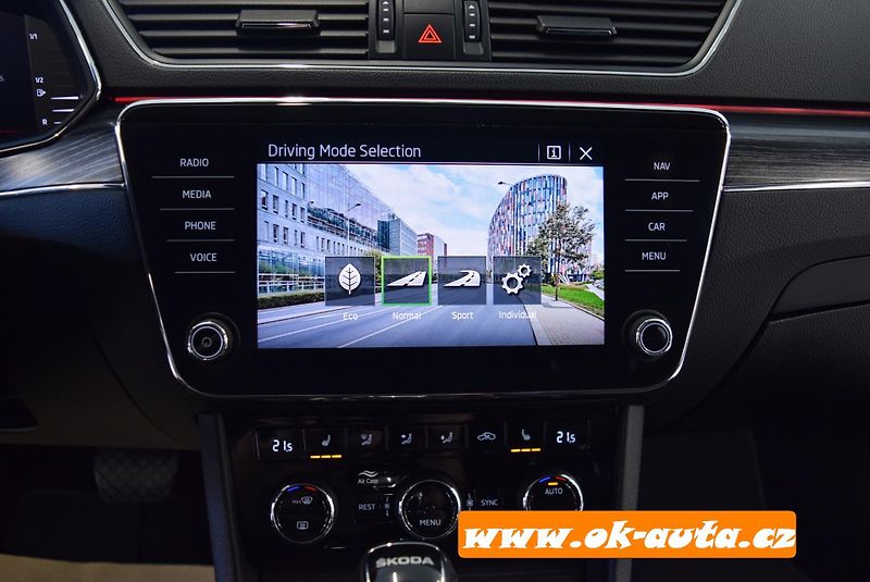 Škoda Superb 2.0 TDI STYLE MATRIX DSG    - fotka 44 z 66