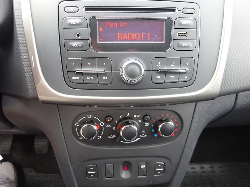 Dacia Sandero 1.2 55kW 2.MAJITEL ČR KLIMA - fotka 13 z 22
