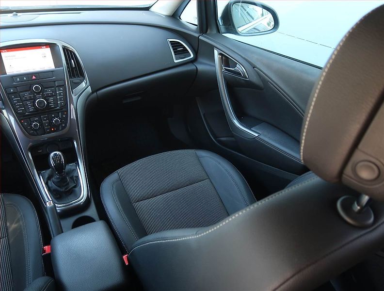 Opel Astra (2014) 1.4 16V, Serv.kniha, Navi - fotka 8 z 17