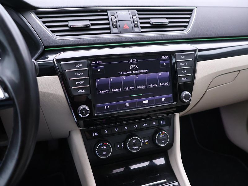 Škoda Superb 2,0 TSI 206kW DSG 4x4 CZ L&K - fotka 30 z 45