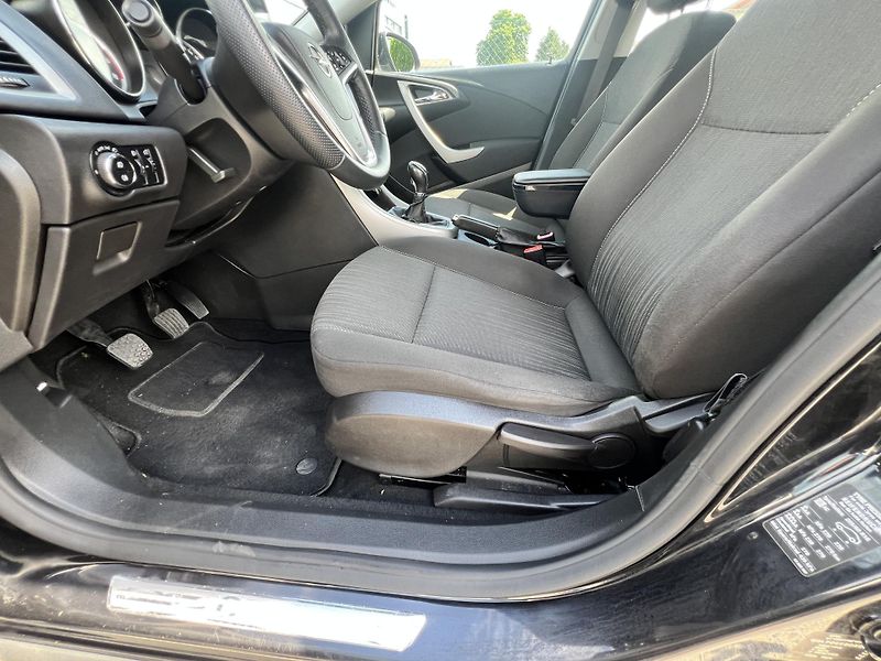Opel Astra 1.4i 16v KAMERA TEMPOMAT ALU - fotka 11 z 42