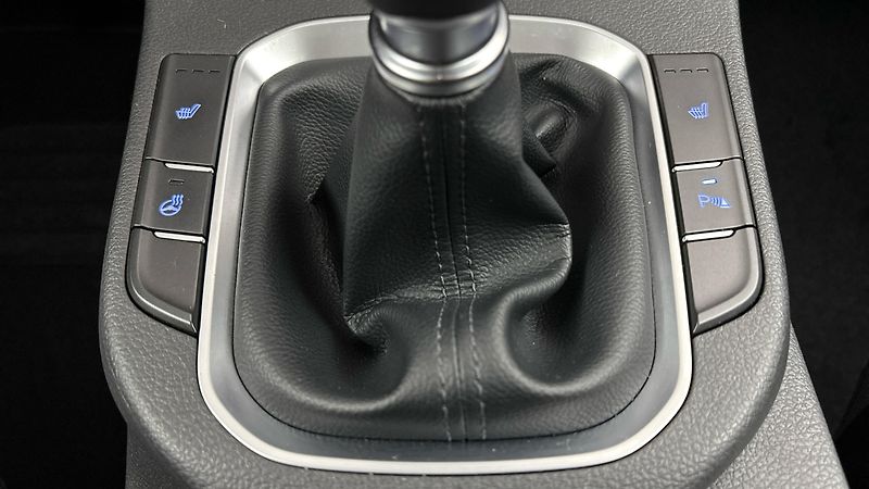 Hyundai i30 1.0 T-GDI Smart Kombi - fotka 23 z 28
