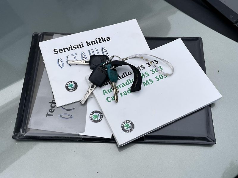 Škoda Octavia 1,6 MPi Ambiente/ servisní k. - fotka 28 z 28