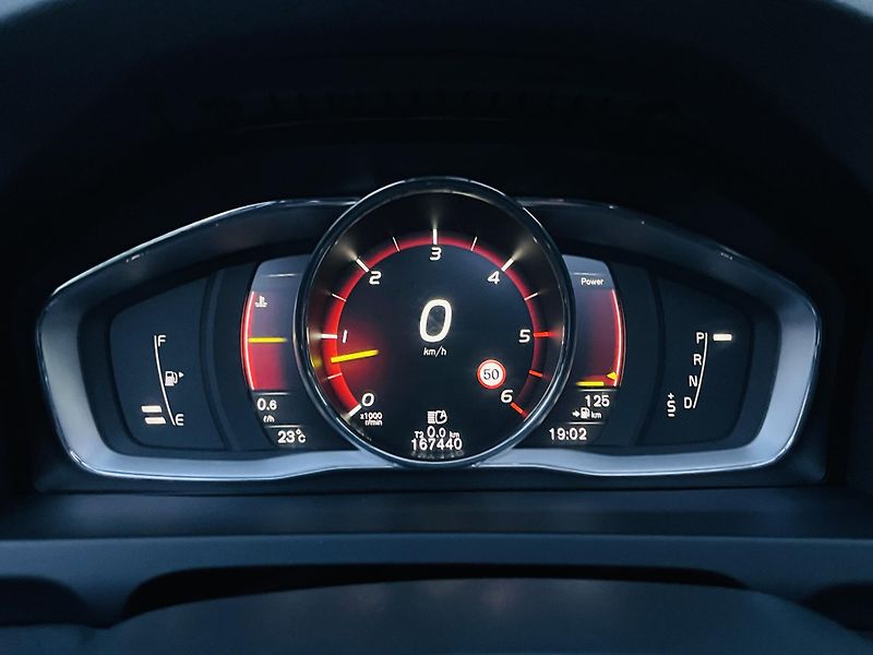 Volvo V60 2.4D4 5V AUTOMAT KAMERA TAŽNÉ - fotka 42 z 46