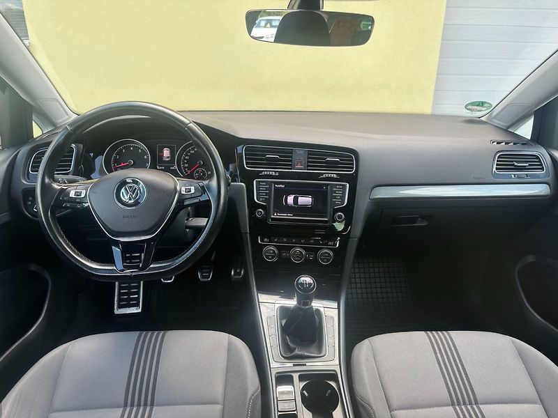 Volkswagen Golf 1.2TSi 63kW/Tempomat/Výhřev - fotka 20 z 23