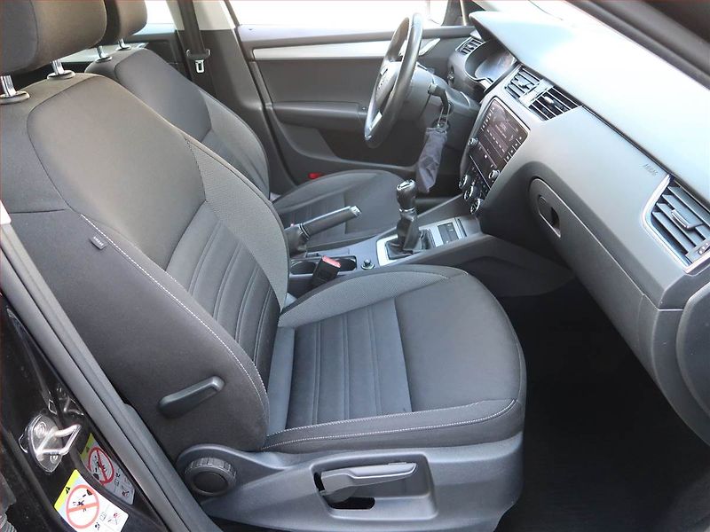 Škoda Octavia (2019) 1.6 TDI, Serv.kniha, Navi - fotka 9 z 17