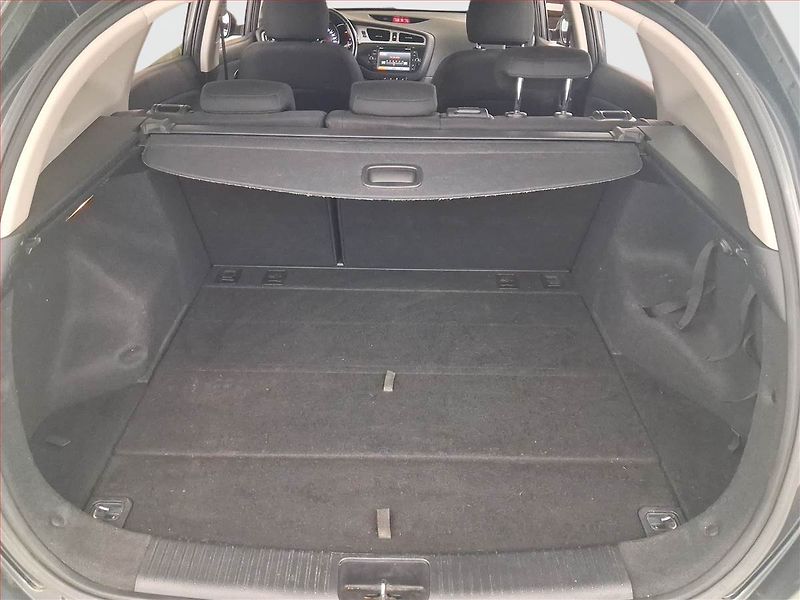 Kia Ceed (2013) 1.6 GDI, Navi, Tempomat - fotka 14 z 16